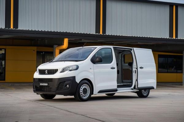 Новая версия автофургона Peugeot Expert для России